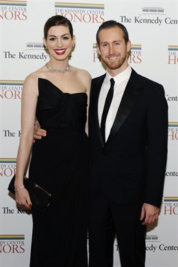 Anne Hathaway y Adam Shulman