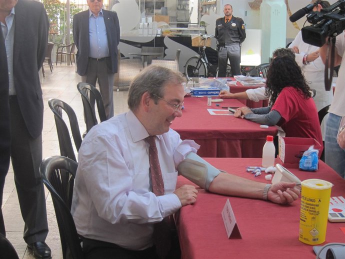 Rosado Mientras Se Sacaba Sangre