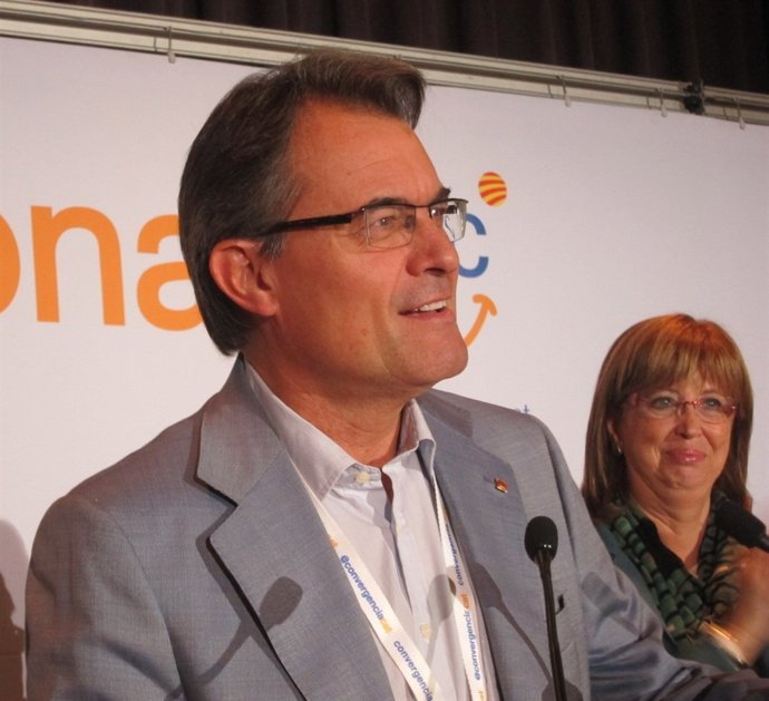 Artur Mas Con La Consellera Irene Rigau