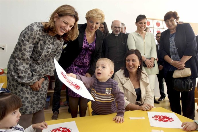 Sánchez De León Y María José Català En La Inauguración De La Escuela Infantil