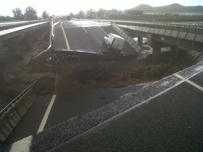 Imagen de la A-7 derrumbada