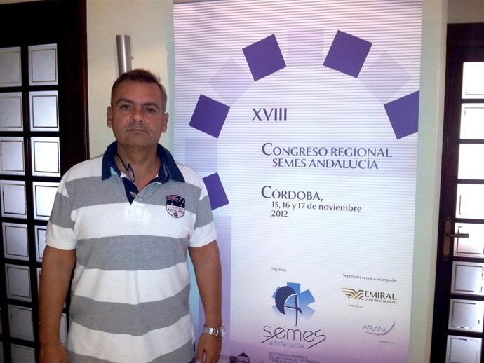 Fernando Ayuso Junto Al Cartel Del Congreso De Semes