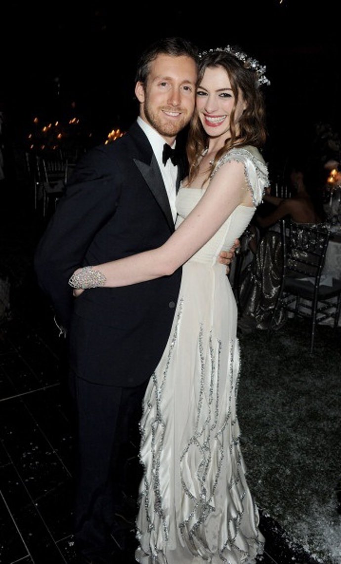 Adam Shulman y Anne Hathaway