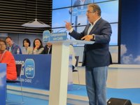 Zoido asegura que los PGE del Gobierno de Rajoy "sacarán a España de la recesión económica"