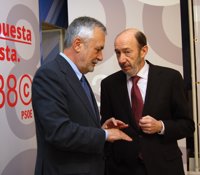 Griñán preparará este lunes con Rubalcaba y otros líderes autonómicos del PSOE la Conferencia de Presidentes