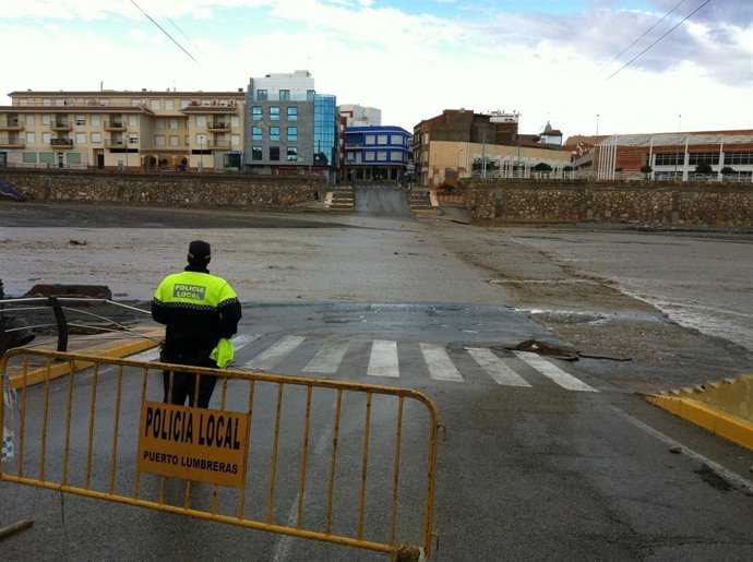 Una carretera cortada por las riadas