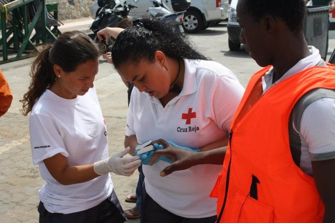 Inmigrantes atendidos en Ceuta por la Cruz Roja