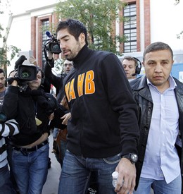 Nikola Karabatic (Montpellier) saliendo de comisaría