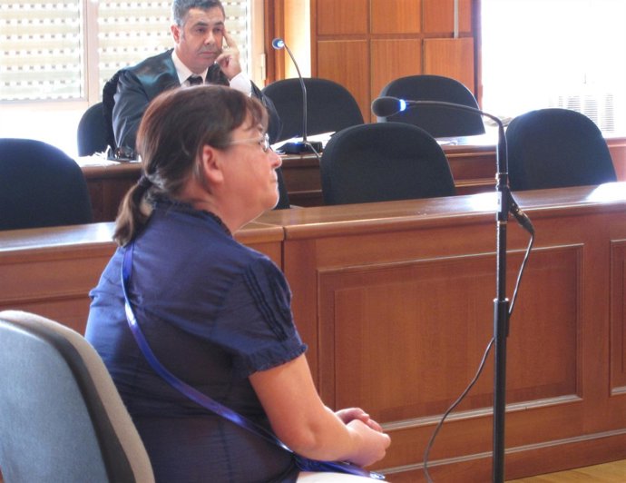 Acusada de haber mantenido en repetidas veces relaciones sexuales con un menor