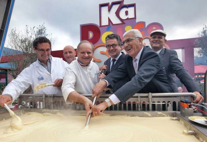 Joel Robuchon prepara puré de patatas en Futuroscope