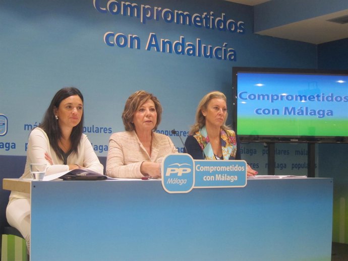 Villalobos, junto a las diputadas 'populares' Del Cid y España