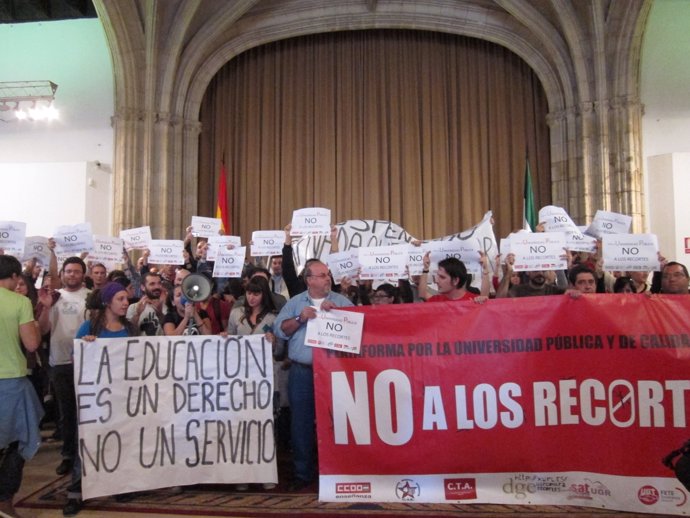Protestas De Estudiantes Y Trabajadores De La UGR En El Rectorado