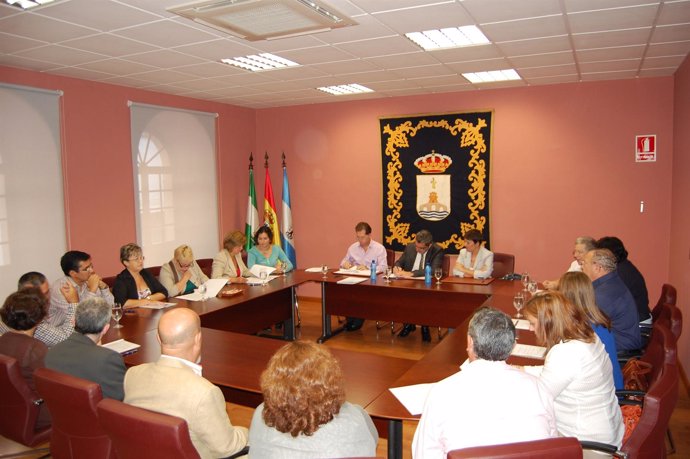 El Alcalde De Alcalá De Guadaíra Y Representantes Sociales