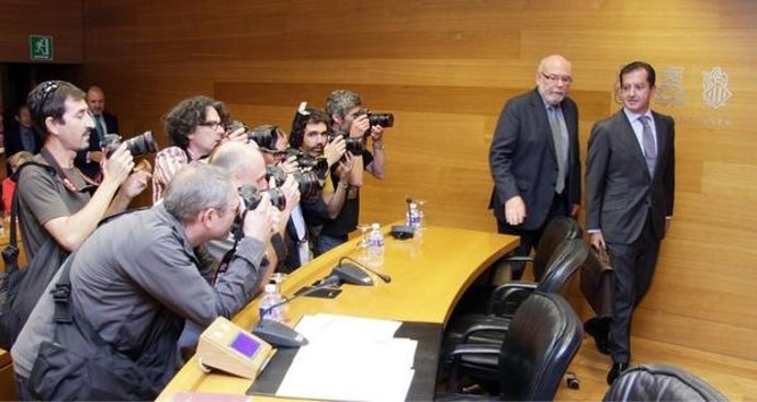 Uncio En Las Corts En La Comisión De La CAM