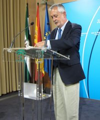 Griñán asegura que la Junta y el Gobierno irán "de la mano" para adoptar las medidas que correspondan