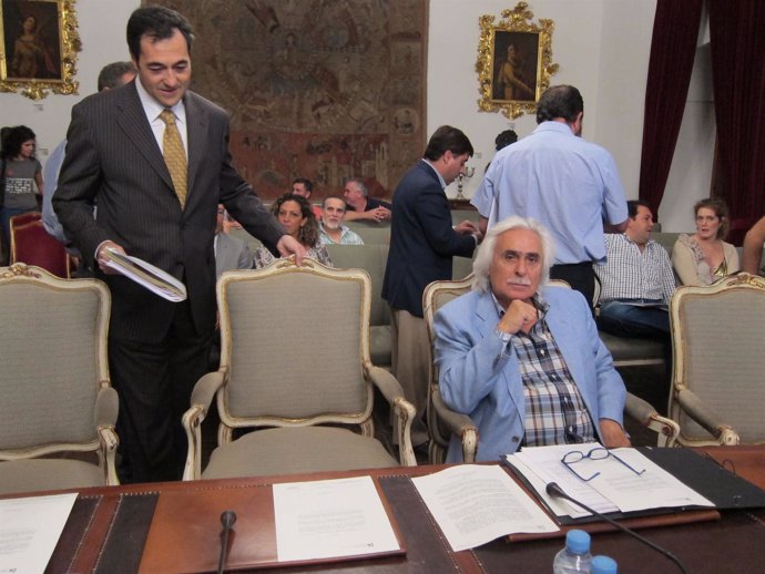 Baquerín va a sentarse junto a Gómez en el Pleno de la Diputación