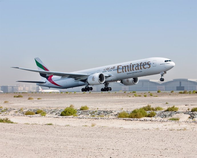 Avión De Emirates