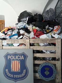 Material top manta decomisado en La Jonquera