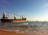 La Capitanía Marítima de Valencia aprueba el plan de reflotamiento del buque Celia varado en El Saler