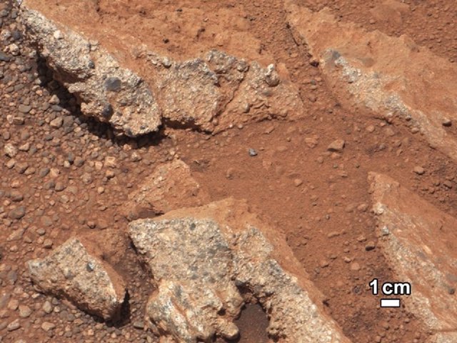 El Curiosity descubre a través de rocas la evidencia de agua