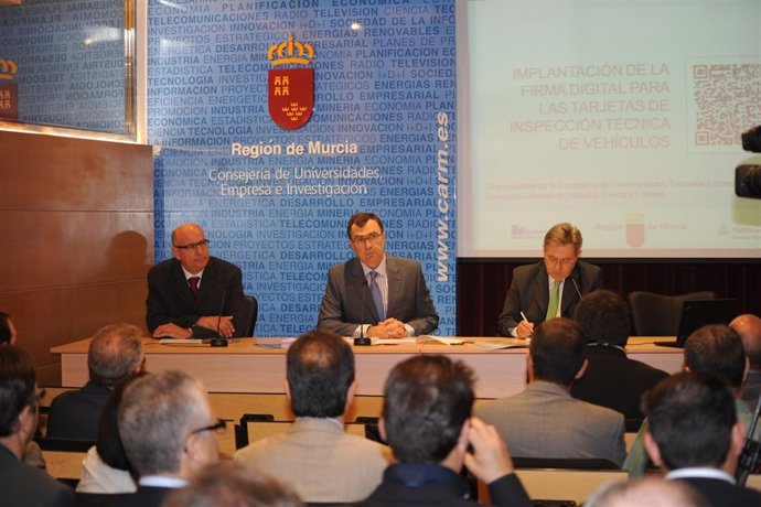 Presentación del nuevo sistema de firma digital para tarjetas de la ITV 