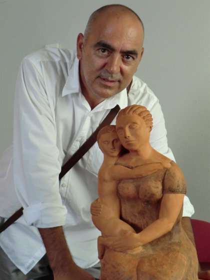  El padre de una paciente del Materno Infantil de Gran Canaria  agradece el trato dado donando una escultura