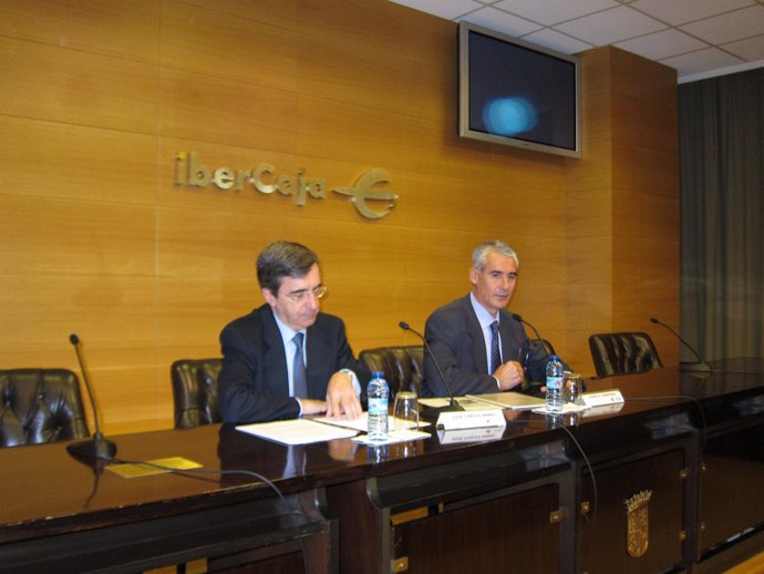 José Carlos Arnal y Juan Carlos Sánchez en la presentación en Ibercaja