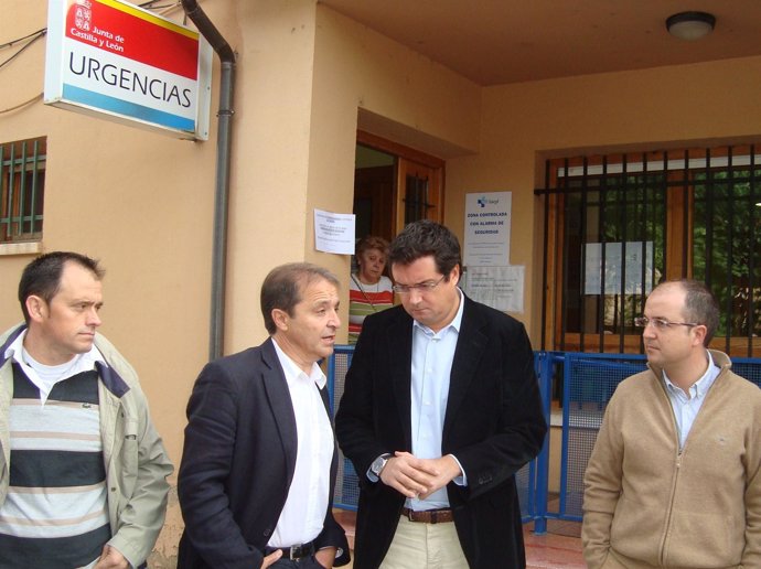 Oscar López durante su visita a Ayllón