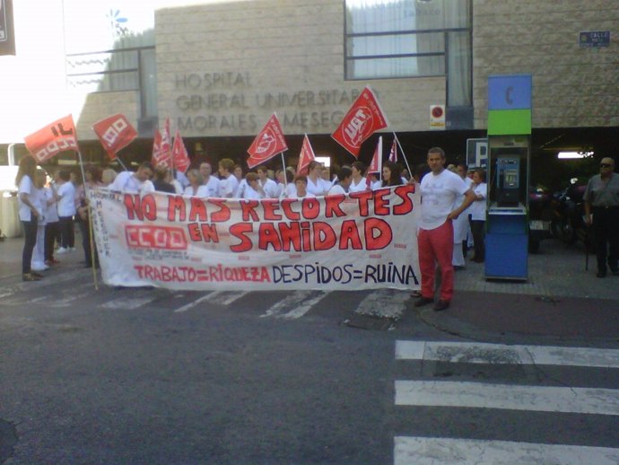 Concentración a las puertas del hospital Morales Meseguer de Murcia