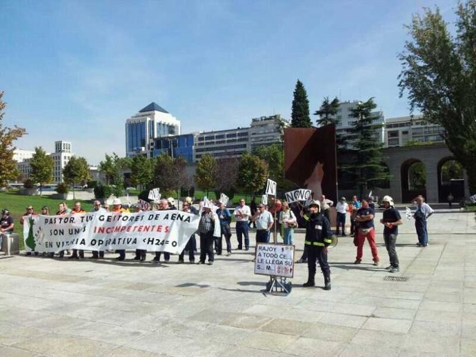 Trabajadores Del Aeropuerto De Vitoria
