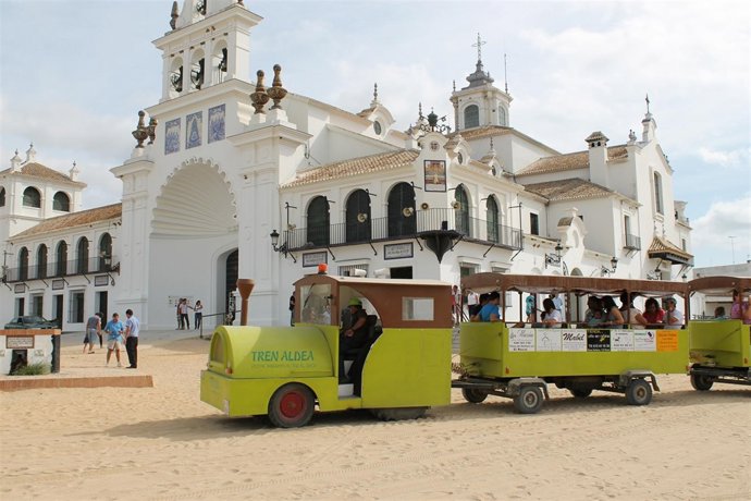 Tren Aldea que ofrece vista panorámica de El Rocío.