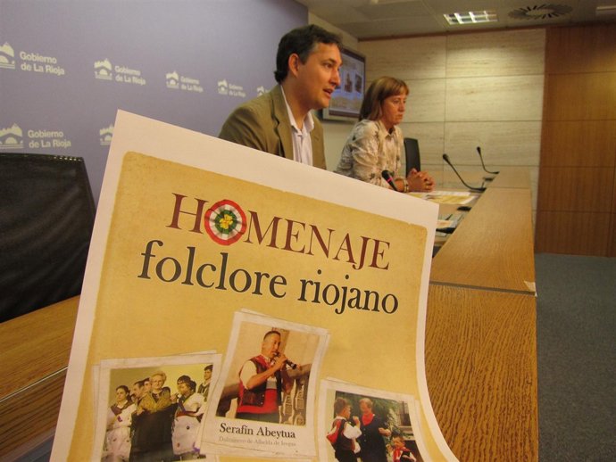 Presentación gala folclore Abeytua, Sáinz de Aja e Isidra Fuertes