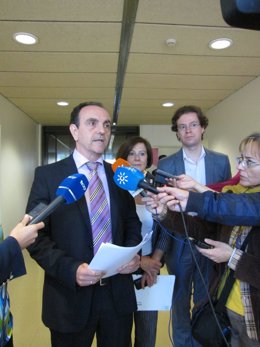 El Consejero De Turismo, Rafael Rodríguez, En Granada