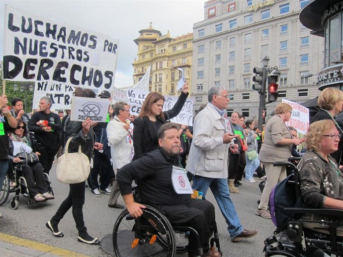 Manifestación contra los recortes en materia de discapacidad.
