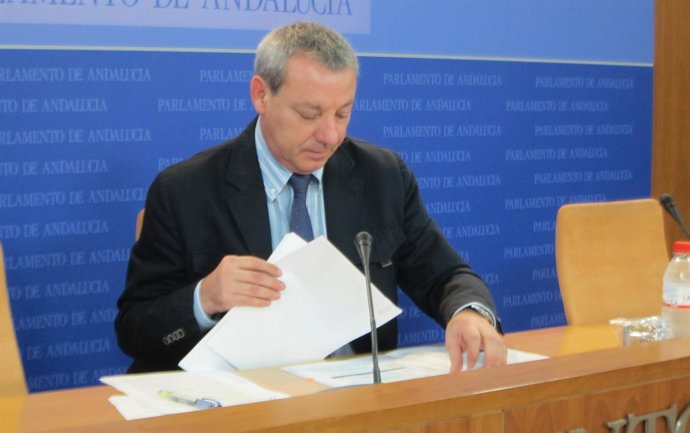 El Portavoz Del PSOE-A En El Parlamento, Francisco Álvarez De La Chica