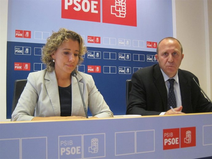 Aina Calvo Y Andreu Alcover En La Sede Del PSIB. 
