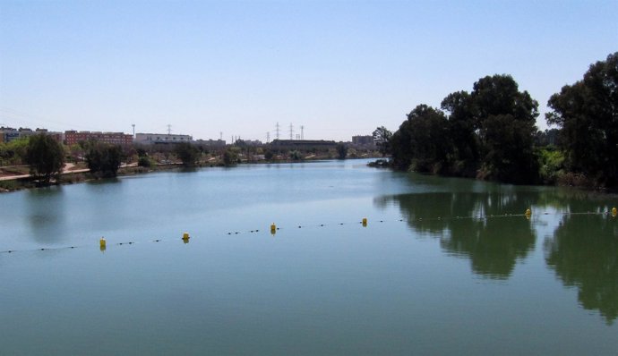 Río Guadalquivir a su paso por Sevilla