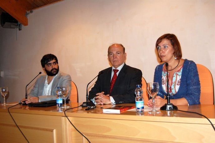 Presentación De La Obra De Arturo Vinuesa, En El Centro