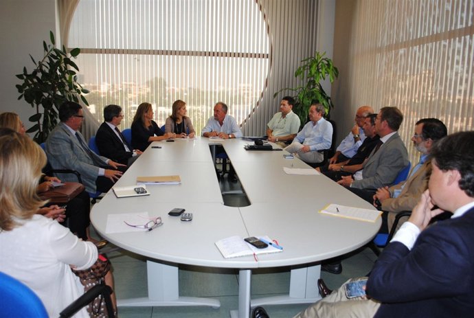 Sánchez De León Preside La Reunión Por Los Buques De El Saler