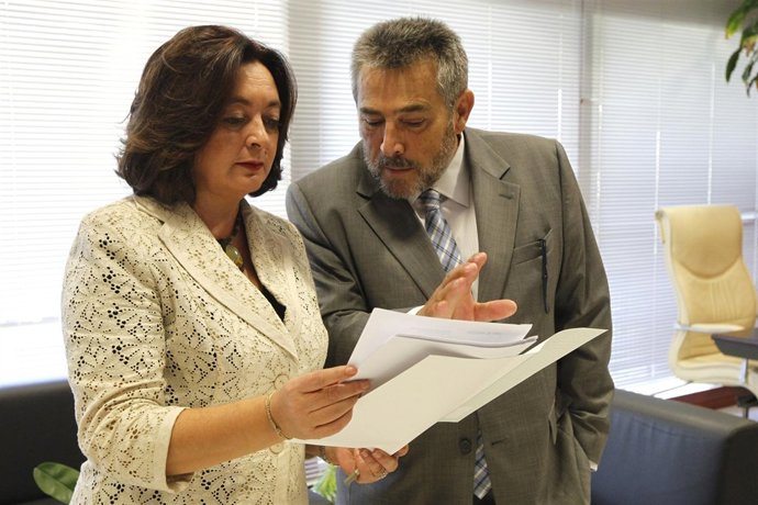 La consejera de Educación, Mar Moreno, recibe el informe del Consejo Escolar 