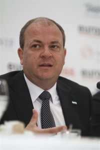 Monago discrepa de Cospedal porque cree que los diputados deben cobrar un sueldo