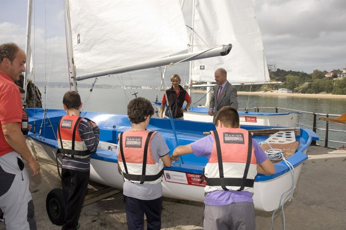 Bautismo de mar en la Escuela de Deportes Náuticos del Gobierno de Cantabria