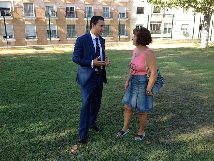 El Edil De Infraestructuras, Felipe Arias, Junto A Charo Mas.  