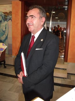 El consejero Manuel Campos antes de compareceer en la Asamblea Regional
