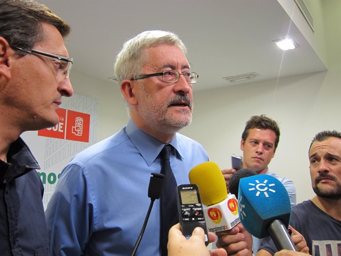 Ávila Atiende A Los Medios Antes De La Ejecutiva Provincial Del PSOE De Almería