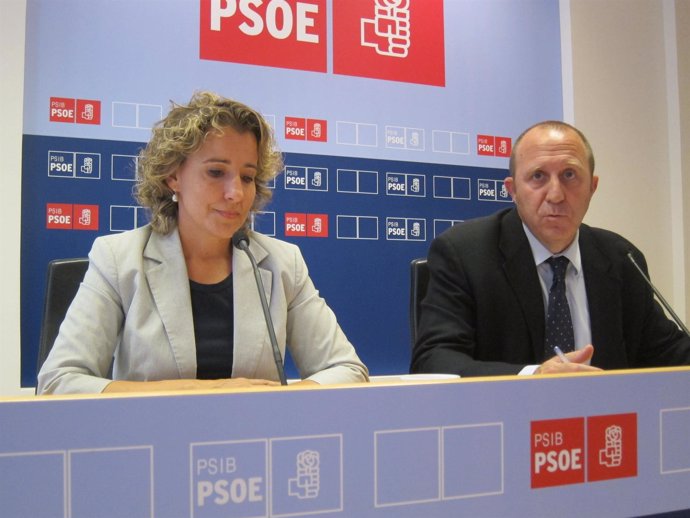 Aina Calvo Y Andreu Alcover En La Sede Del PSIB. 