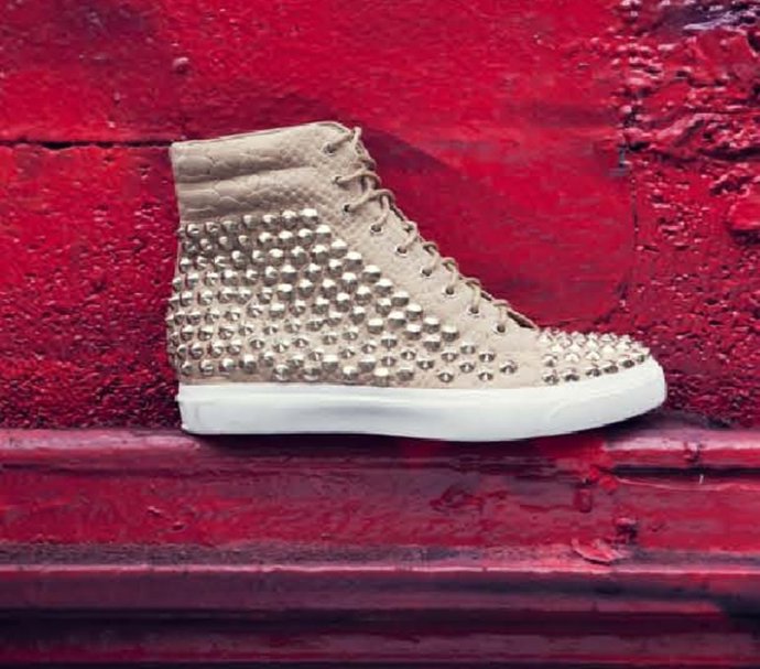 Zapatos glam rock con tachuelas de Sarenza.Es 