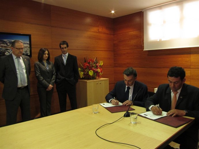 Beamonte e Ibáñez firman el convenio con e