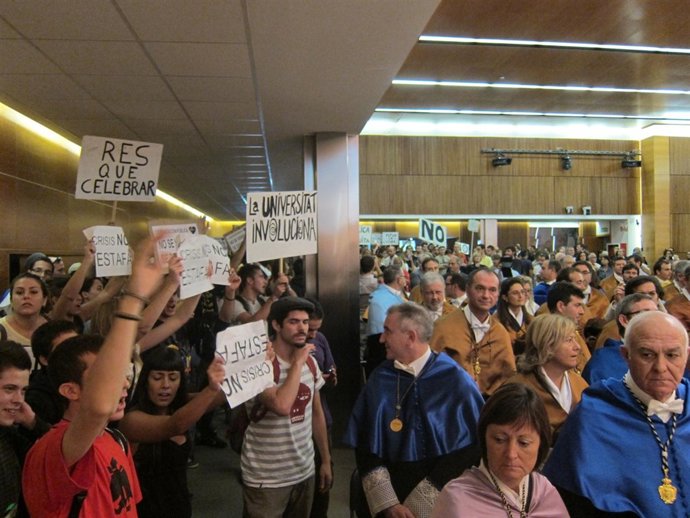 Protesta De Estudiantes En La Apertura De Curso De La UPV