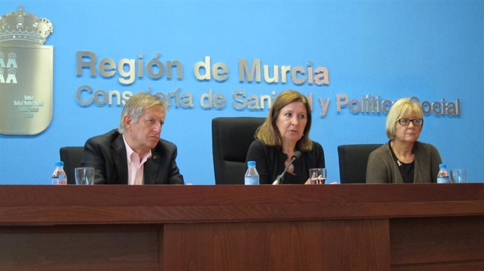 La consejera Palacios en el centro de la imagen